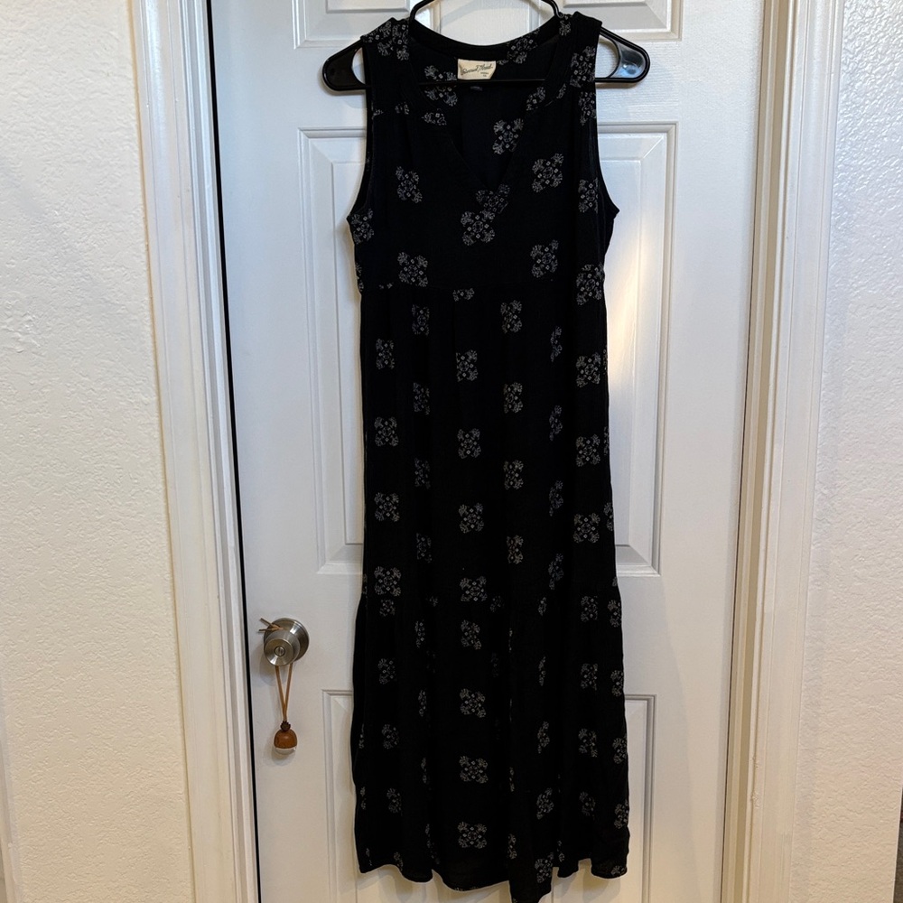 Universal Thread Black with White Pattern Midi Dress